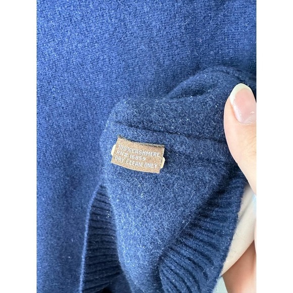 J. McLaughlin Size M Navy 100% Cashmere 1/2 Zip Pullover - Picture 3 of 5